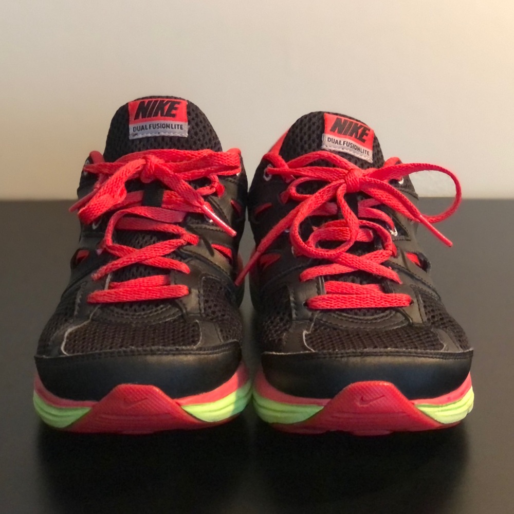 Nike Dual Fusion Lite Black/Pink/Green, Size 8 (Used) Good Condition.